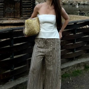 Широкие брюки в полоску из лёгкой струящейся ткани