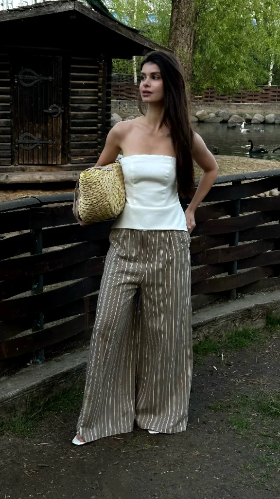 Широкие брюки в полоску из лёгкой струящейся ткани